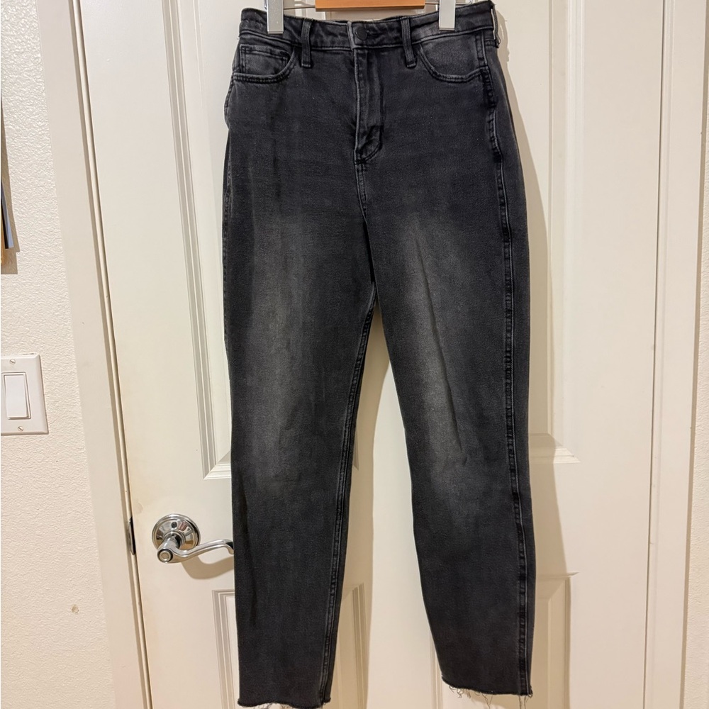 Hollister • Ultra high rise mom Jean in washed black